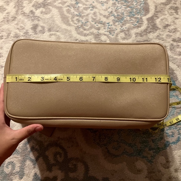 Marc Jacobs Cream Tote Bag with Tag - Picture 10 of 17